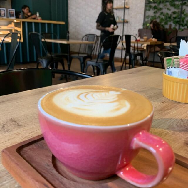 Café La Bourboneria, Cochabamba, Bolivien 🇧🇴 

Cochabamba hat ein kleines historisches Zentrum und einen Stadtteil, der praktisch komplett Markt ist.

In der Nähe des historischen Zentrums liegt das Café La Bourboneria. Die Preise für Kaffee sind in Cochabamba teurer als in La Paz. 

Das Café ist gekühlt, es gibt wifi und es ist modern eingerichtet.

#in1000cafesumdiewelt #cafearoundtheworld #in_1000_cafes_um_die_welt #coffee

#cozy
#cozziness
#gemütlich
#sofacafe
#nextcofeeahead
#kaffeeliebe
#kaffeezeit
#kaffeeundkuchen
#kaffeetrinken
#kaffeemachtglücklich
#kaffeejunkie
#lattemacchiato
#latte
#cafelatte
#cafe
#cafegourmet
#cafelife
#cafelovers
#cafés
#café
#coffeelatte
#cochabamba 
#bolivia